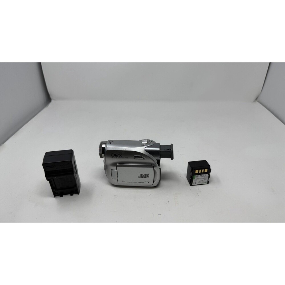 JVC GR-D370U MiniDV Camcorder 32x Zoom + Strap, Charger Powers On Read
